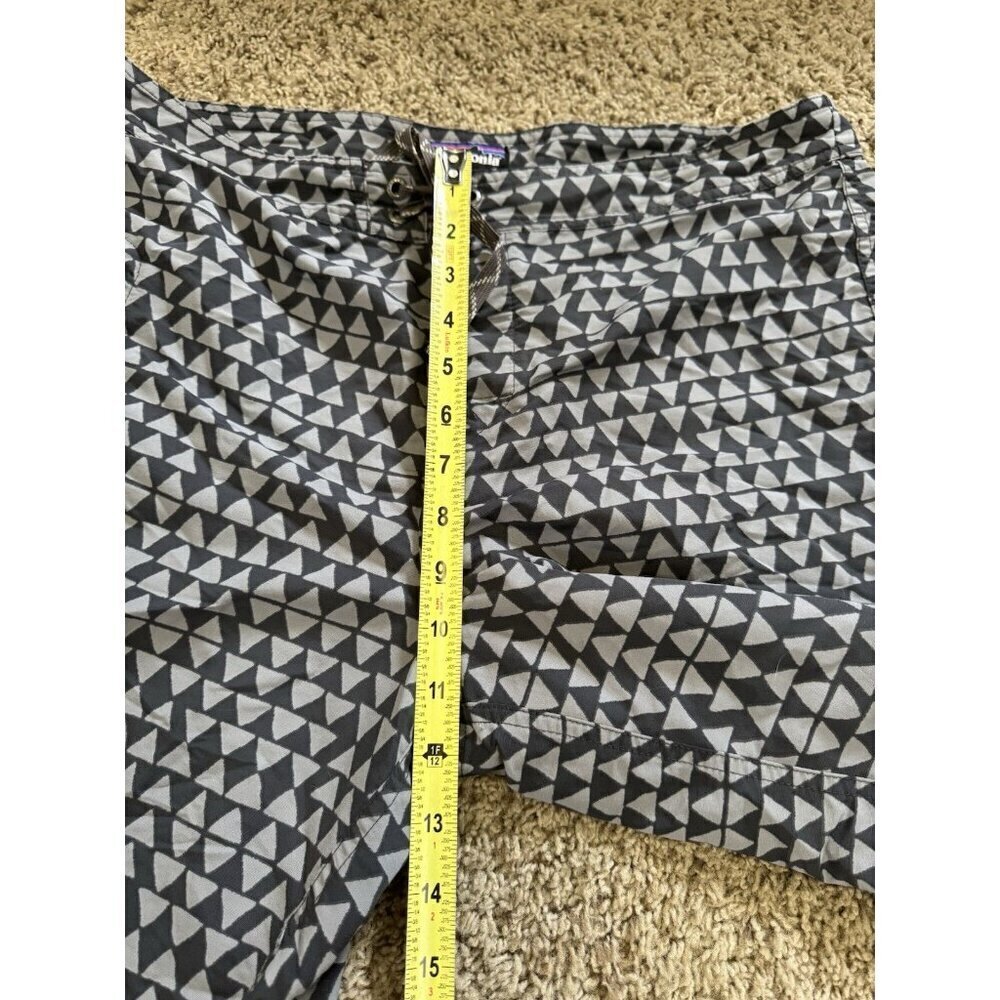 PATAGONIA Gray Black Board Swim Shorts Surf Beach Hawaiian Outdoor Sz 36 - Picture 8 of 9